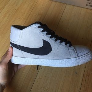 **SOLD** NIKE BLAZER Grey and Black